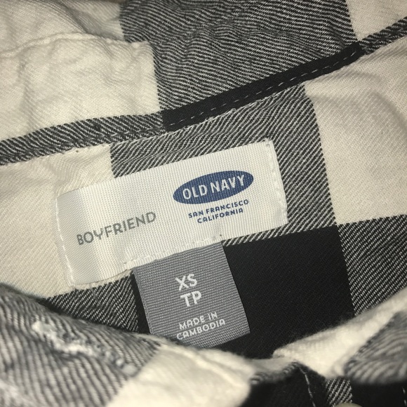 Old Navy Boyfriend Shirt ⚫️⚪️ - Picture 3 of 3